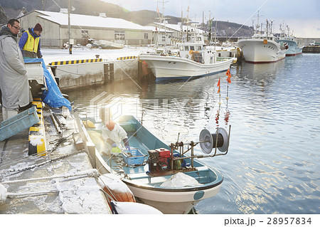 働く漁師たち 28957834