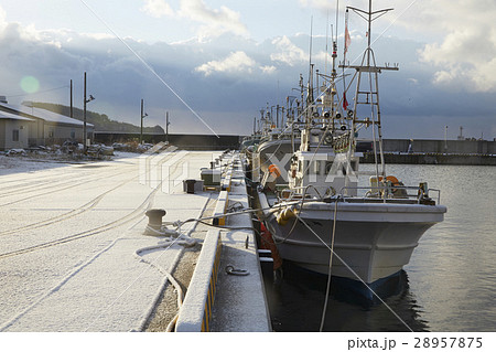 昼の漁港 昼の漁港 28957875