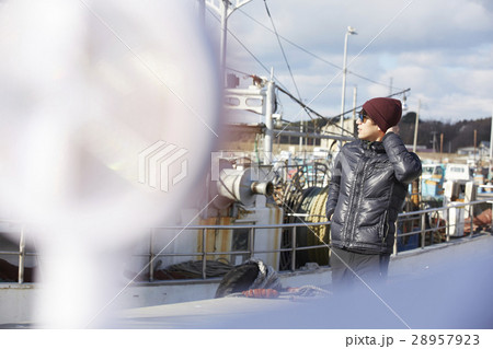 漁港にいる男性 漁港にいる男性 28957923