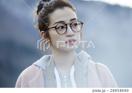 女性　一人旅 28958690