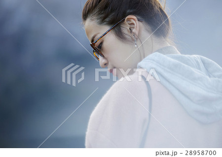 女性　一人旅 28958700