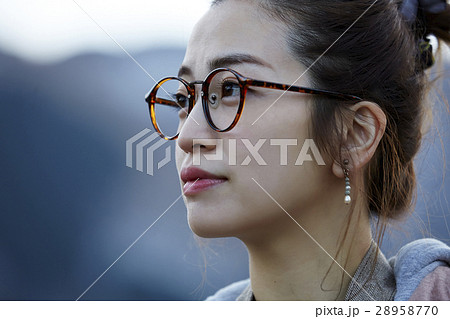 旅する女性 28958770