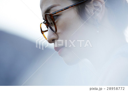 旅する女性 28958772