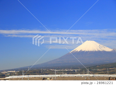 富士山にたなびく雲と新幹線 富士山にたなびく雲と新幹線 28961221