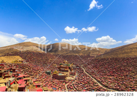 Top view monastery at Larung gar Top view monastery at Larung gar 28962328