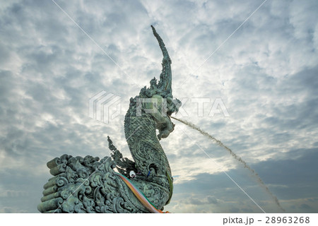 Naka head/ Thailand Dragon Head statue Naka head/ Thailand Dragon Head statue 28963268