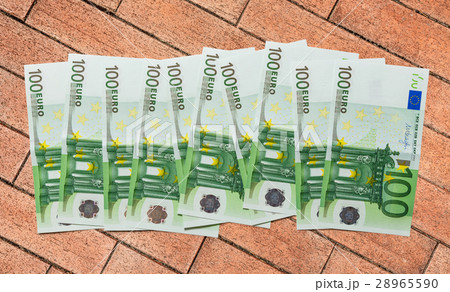 One hundred euro banknotes One hundred euro banknotes 28965590
