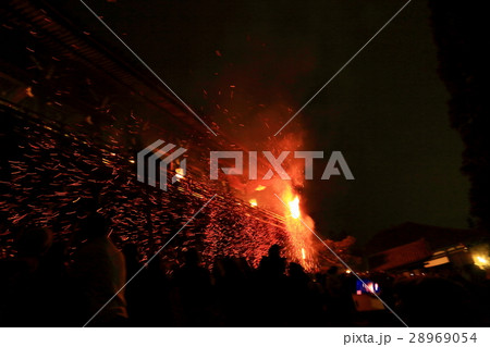 修二会　お松明 28969054