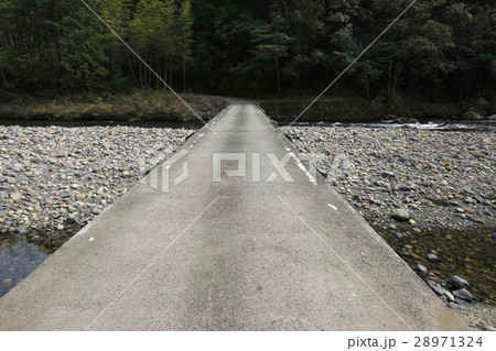 高知県四万十市　小津賀沈下橋（目黒橋） 28971324