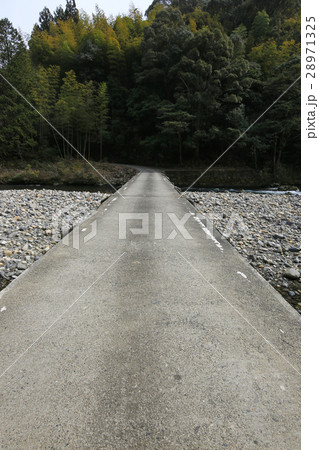 高知県四万十市　小津賀沈下橋（目黒橋） 28971325