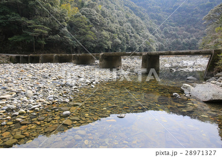 高知県四万十市 小津賀沈下橋(目黒橋) 高知県四万十市 小津賀沈下橋(目黒橋) 28971327