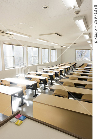 学校の明るい教室,先生からの目線 28971338