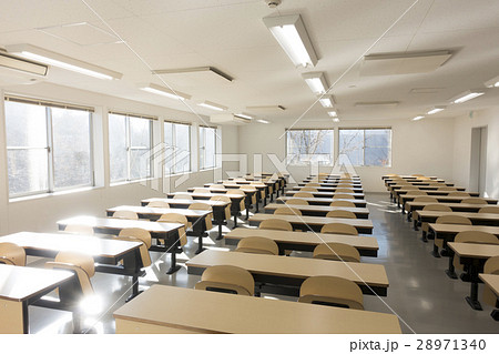 学校の明るい教室,先生からの目線 28971340