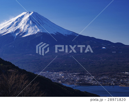 御坂峠より富士山を望む(山梨県) 御坂峠より富士山を望む(山梨県) 28971820
