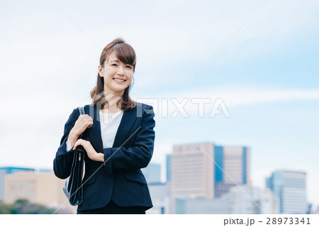 ビジネス　女性　空 28973341