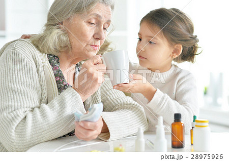 Granddaughter takes care of a sick grandmother 28975926