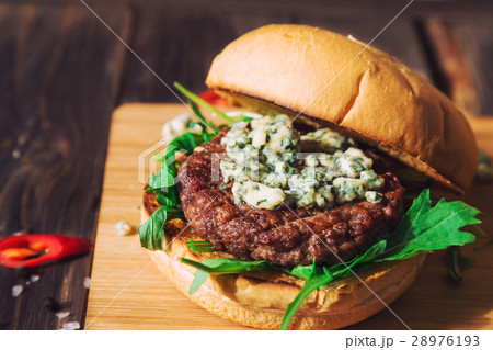Fresh burger with blue cheese and arugula 28976193