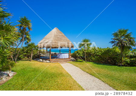 Caribbean spa on the beach in Mexico 28978432