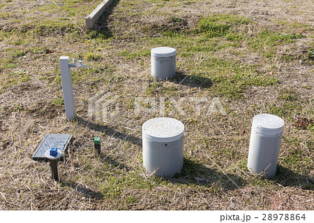 宅地造成された住宅分譲地の地中からの様々は配管など　ガス引き込み　水道　下水道 28978864