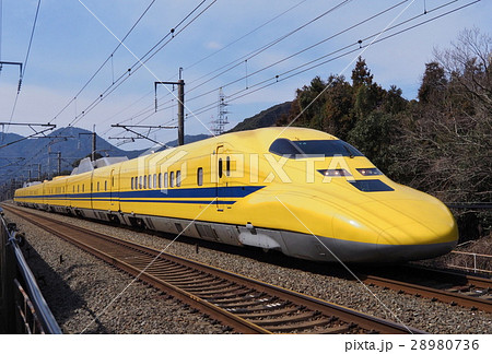 ドクターイエロー 東海道 山陽新幹線 の写真素材