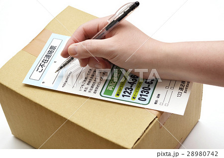 ご不在連絡票と荷物 ご不在連絡票と荷物 28980742