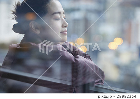 旅行を楽しむ日本人女性 旅行を楽しむ日本人女性 28982354