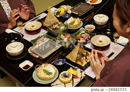 旅館のコース料理 28982555