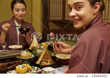 旅館のコース料理 28982602