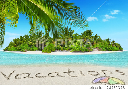 Whole tropical island within atoll in tropical. 28985398