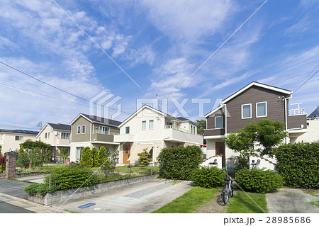 住宅街 イメージ 分譲住宅 快晴 青空 緑 コピースペース 住宅街 イメージ 分譲住宅 快晴 青空 緑 コピースペース 28985686