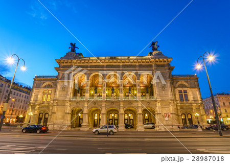 Vienna State Opera at night, Austria 28987018