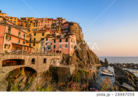 Colorful Manarola village, Cinque Terre, Italy Colorful Manarola village, Cinque Terre, Italy 28987058