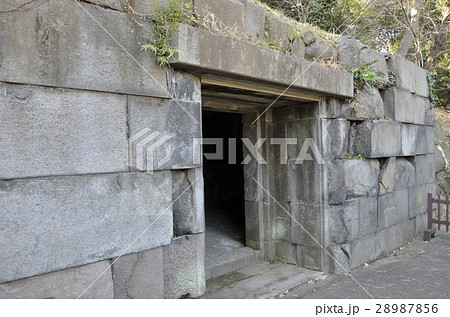 皇居東御苑の石室 28987856