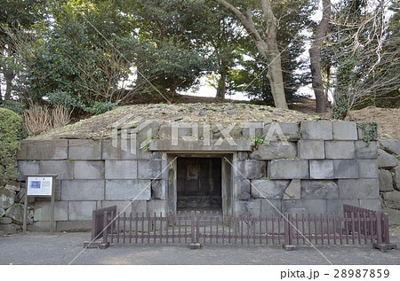 皇居東御苑の石室 皇居東御苑の石室 28987859