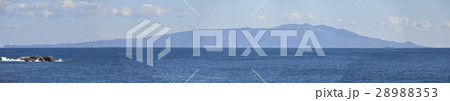 伊豆稲取から望む伊豆大島 28988353