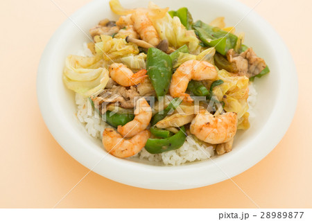 中華丼　中華飯　野菜炒め 28989877