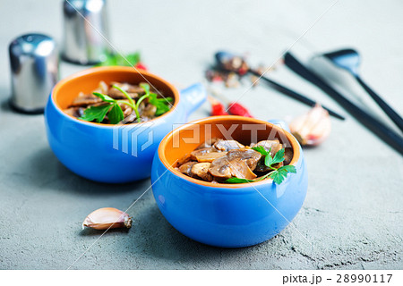 mushrooms 28990117