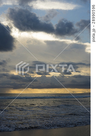 バリ島　クタビーチの夕景 28990596