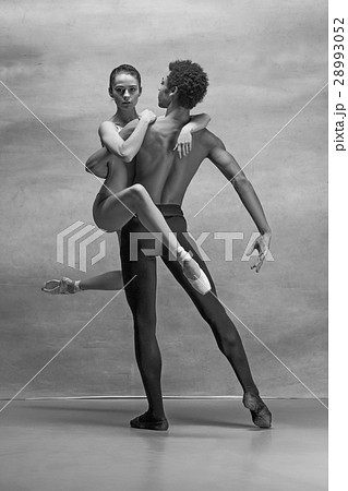 Couple of ballet dancers posing over gray 28993052