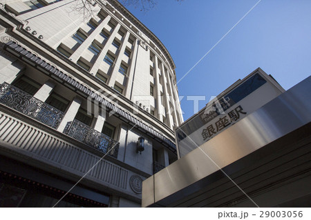 和光本館と銀座駅 29003056