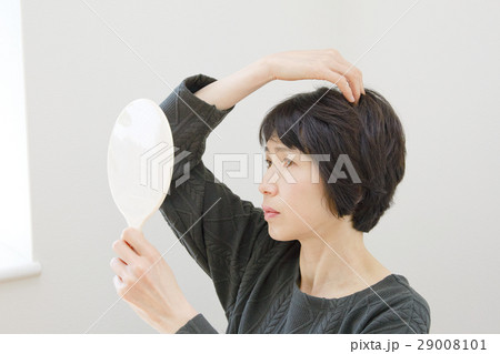 ミドル 女性 ヘアチェック ミドル 女性 ヘアチェック 29008101
