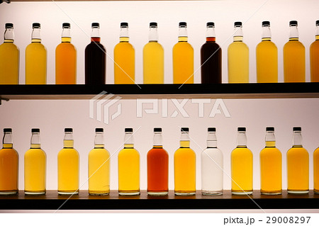 ウイスキー原初ボトルの棚２段 29008297