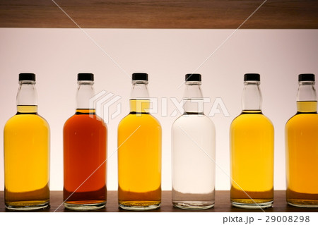 ウイスキー原初ボトルの棚１段 29008298