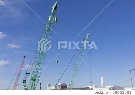 クレーンと青空 土木工事現場 イメージ クレーンと青空 土木工事現場 イメージ 29008381