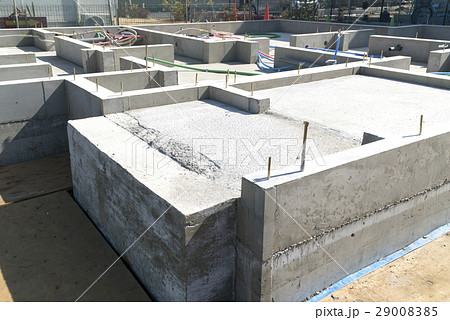 住宅　工事現場　基礎工事　土台　コンクリート　ベタ基礎　耐震性 29008385