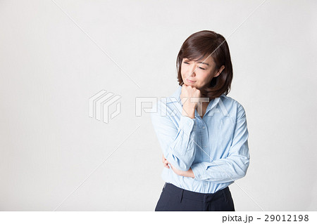 OLポートレート・ミドル女性(白バック) 29012198