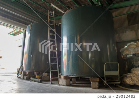 酒造会社の倉庫　酒用タンク 29012482