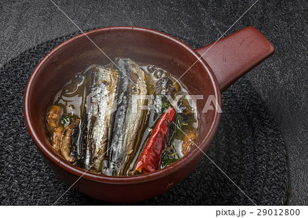 いわしのアヒージョ oil Spanish food of the sardine いわしのアヒージョ oil Spanish food of the sardine 29012800
