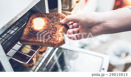 トースト焦げた トースト焦げた 29013613