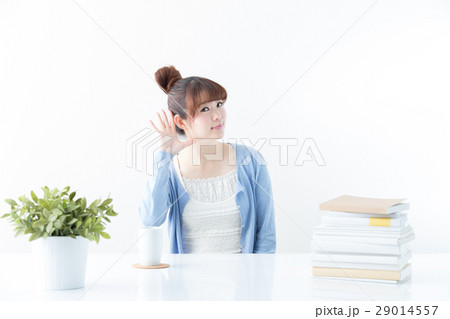 デスクワーク・女性(白バック) 29014557